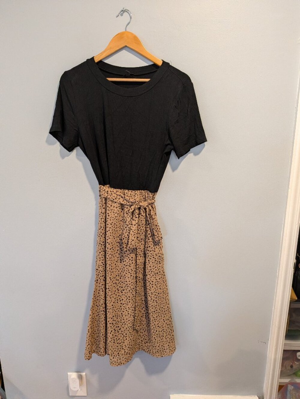 boutique brand leopard print tie waist dress with pockets size large teacher